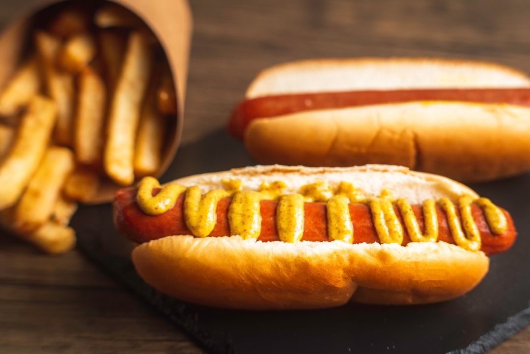 HOT DOG.  (Sauerkraut)