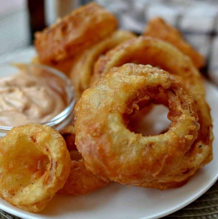 BATTERED ONION RINGS