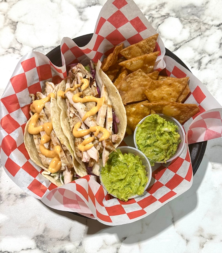 2 GRILLED CHICKEN TACOS WITH GUACAMOLE AND CHIPS