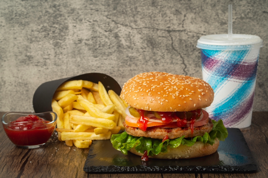 BURGER DELUXE LUNCH SPECIAL/ FRIES & DRINK