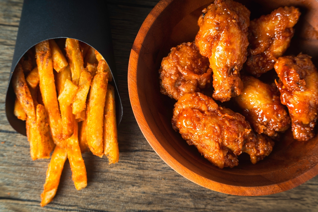 BUFFALO WINGS W/RICE OR FRIES