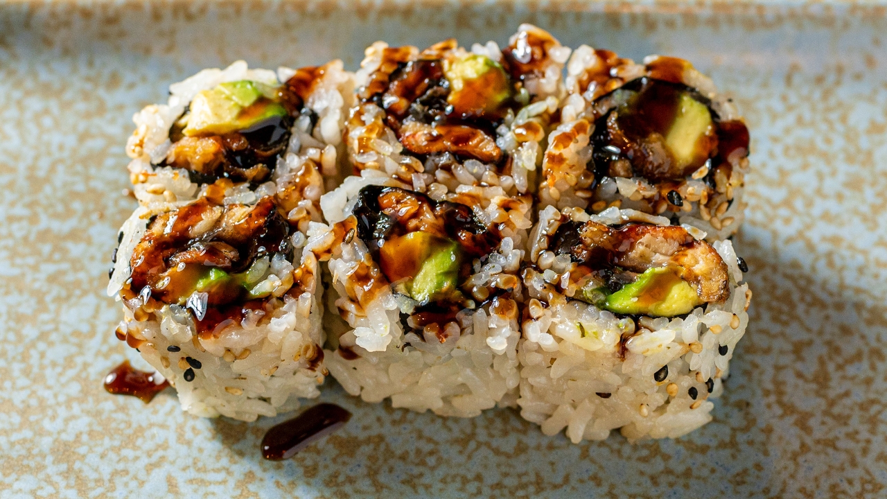 EEL AVOCADO ROLL