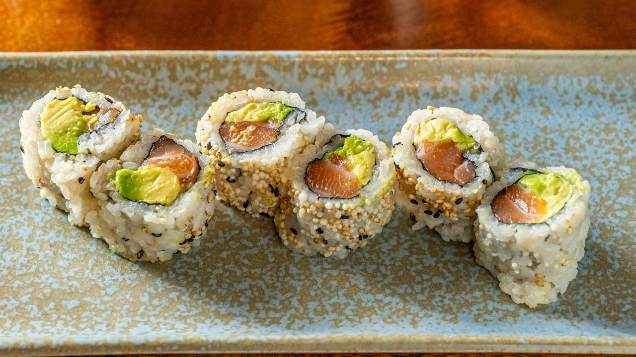 SALMON AVOCADO ROLL