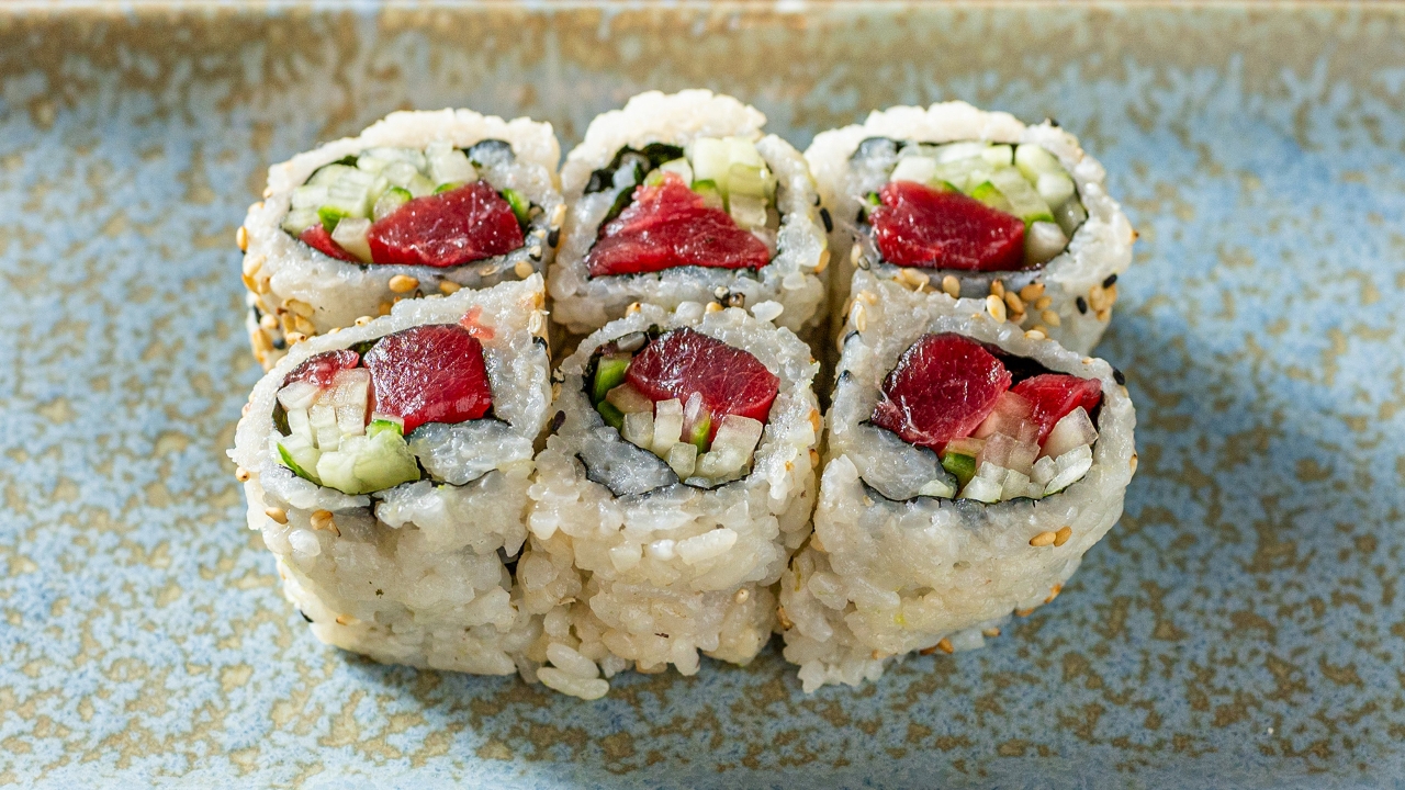 TUNA  CUCUMBER ROLL
