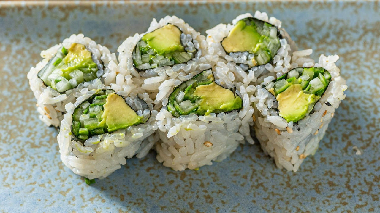 AVOCADO CUCUMBER ROLL