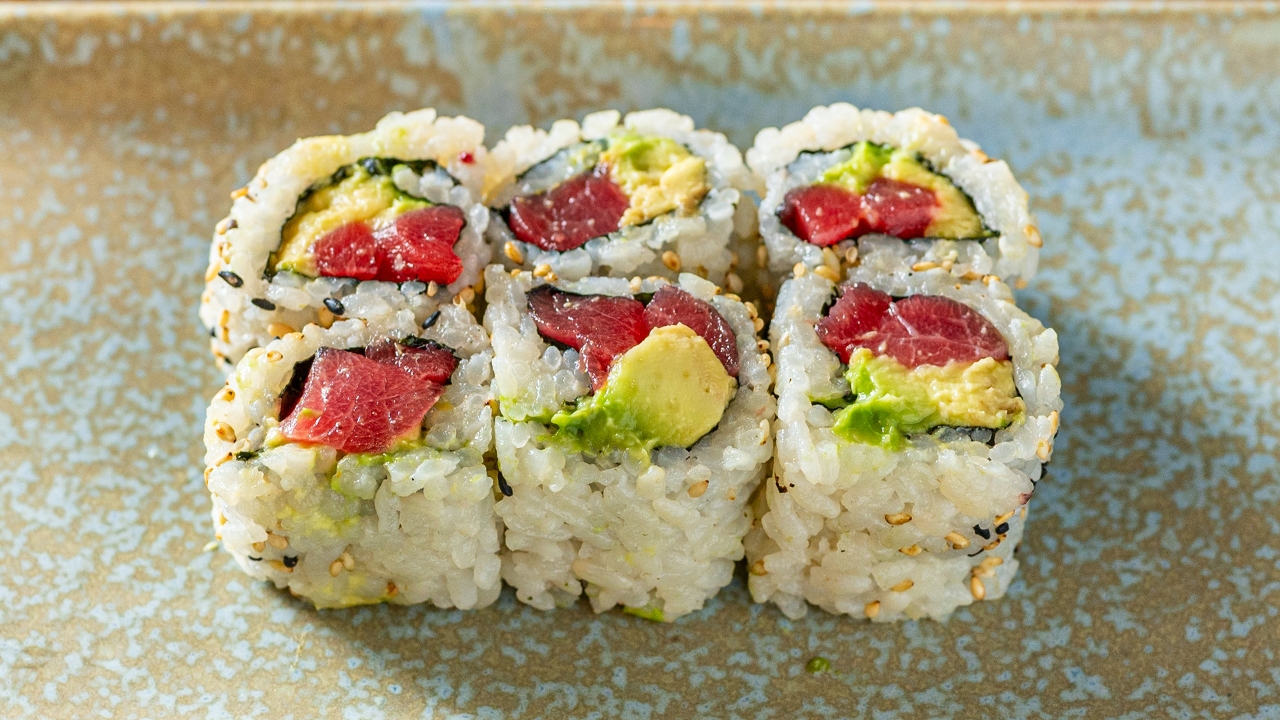 TUNA AVOCADO ROLL