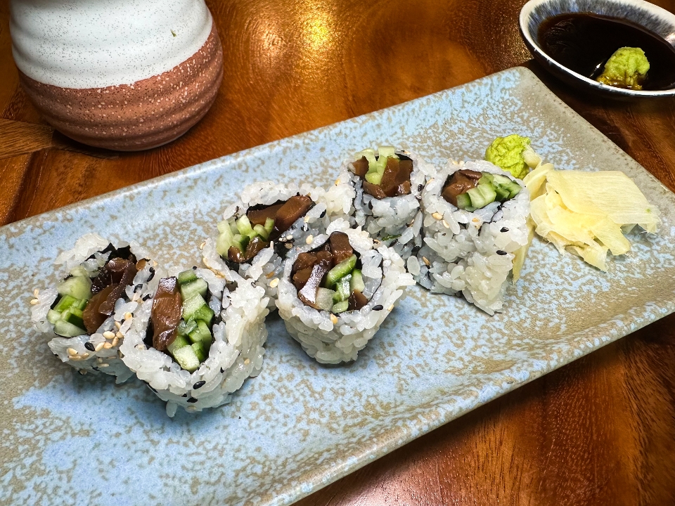 SHIITAKE CUCUMBER ROLL