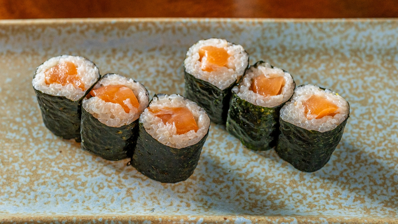 SALMON MAKI
