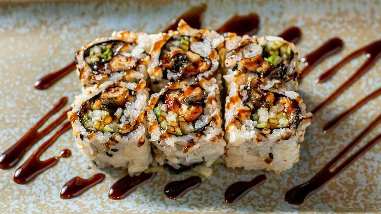 EEL CUCUMBER ROLL