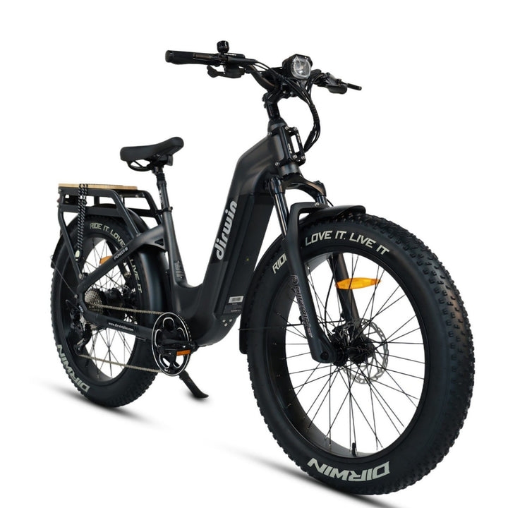 What advantages do hydraulic brakes give the Pioneer Plus off-road eBike?