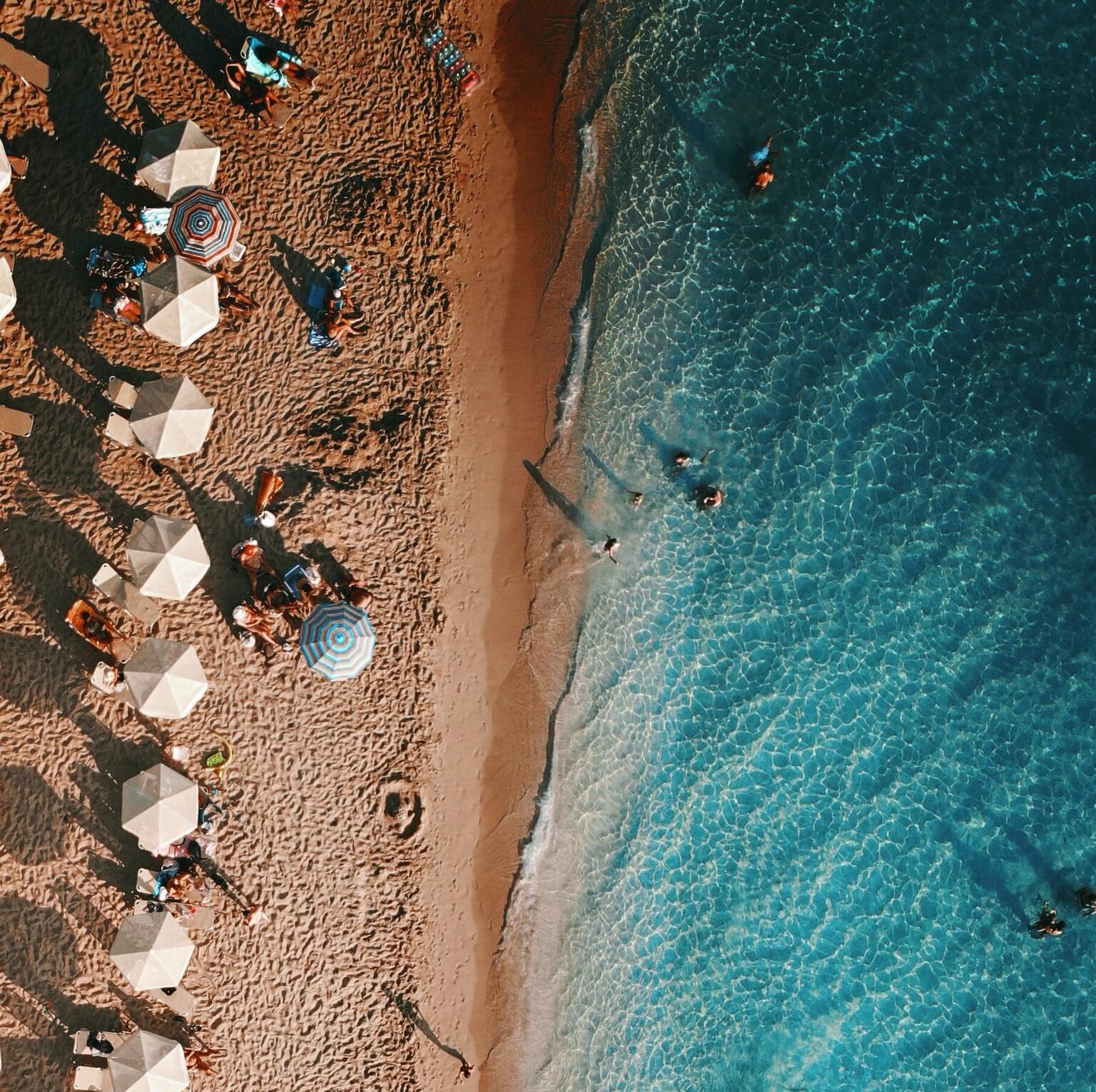 https://s3.amazonaws.com/tourlandish/mircobrands-content/image/51edf20c44776a6f99d50d7b51073a25-Gialos%20-%20Santorini%20Volcano.jpg