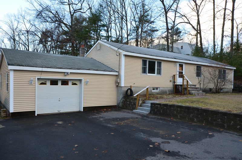 Virtual Tour of 41 Musquash Road, Hudson, New Hampshire 03051 Single Family Home TourVista