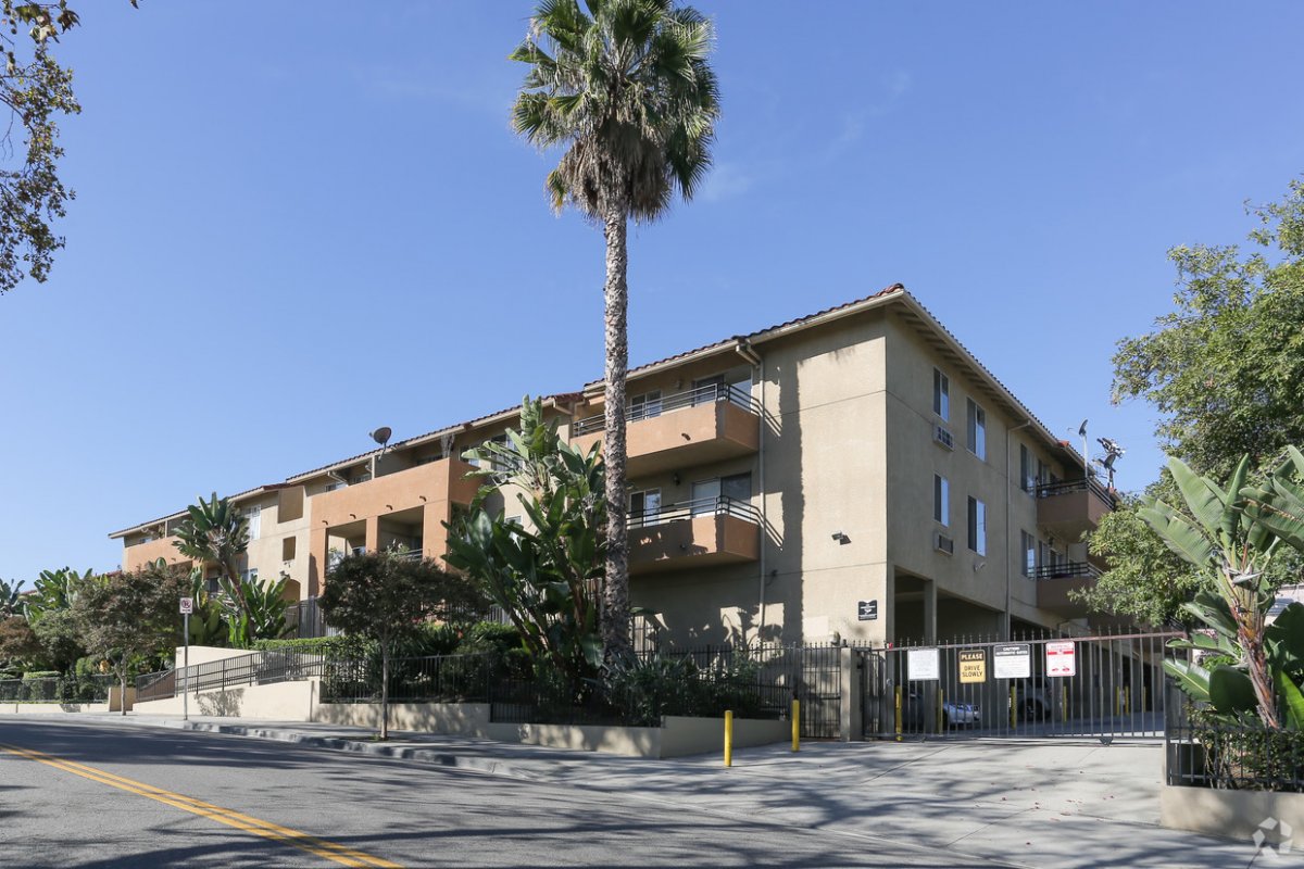 Virtual Tour of 533 N. Mariposa Ave., Los Angeles