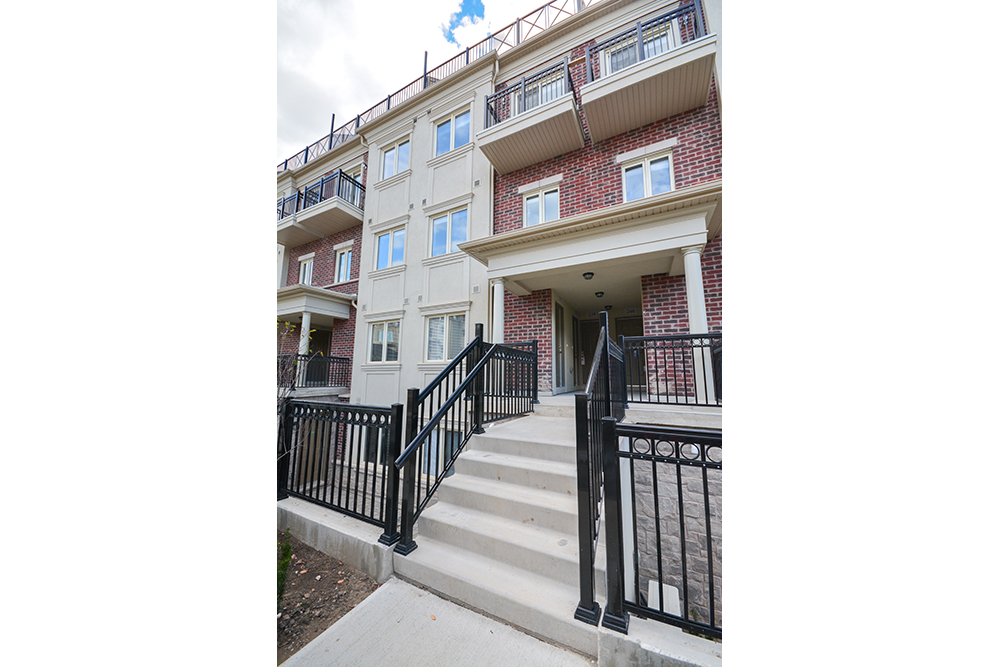 Virtual Tour of 15 Coneflower Crescent, North York, Ontario M2R0A5