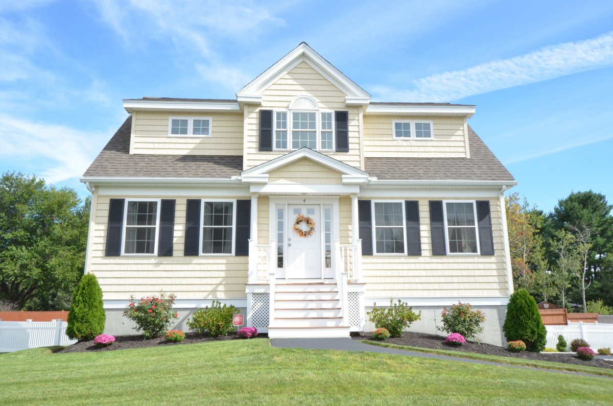 Virtual Tour of 4 Saint Street, Methuen, Massachusetts 01844 Single Family Home TourVista