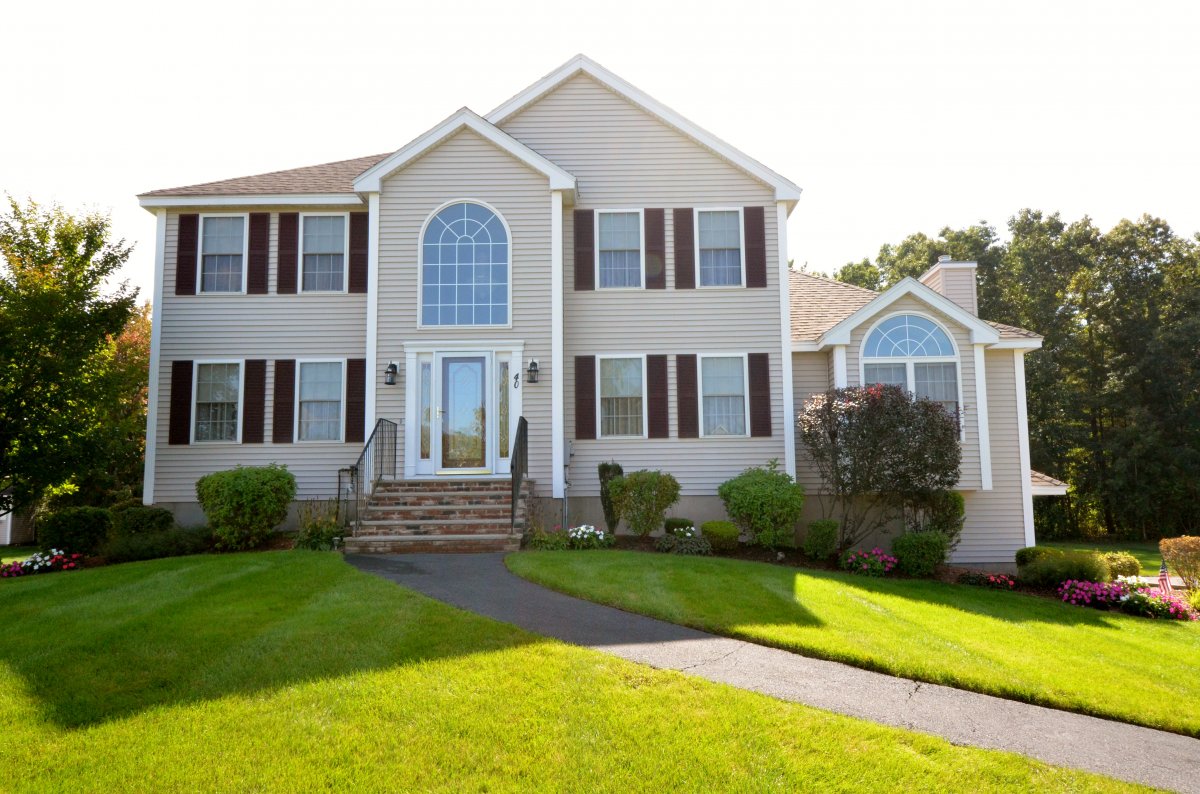 Virtual Tour of 40 Heritage Road, Dracut, Massachusetts 01826 Single Family Home TourVista