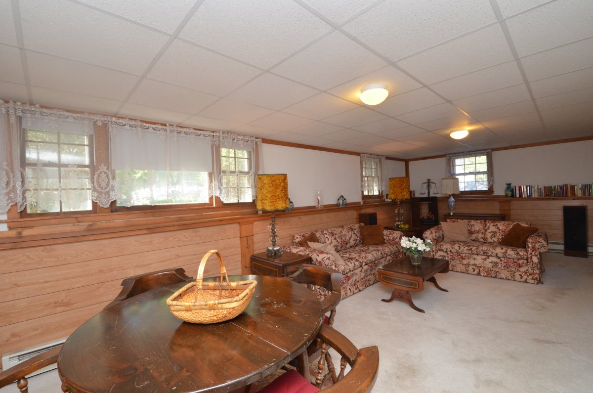 Virtual Tour of 33 Humphrey Street, Wakefield, Massachusetts 01880