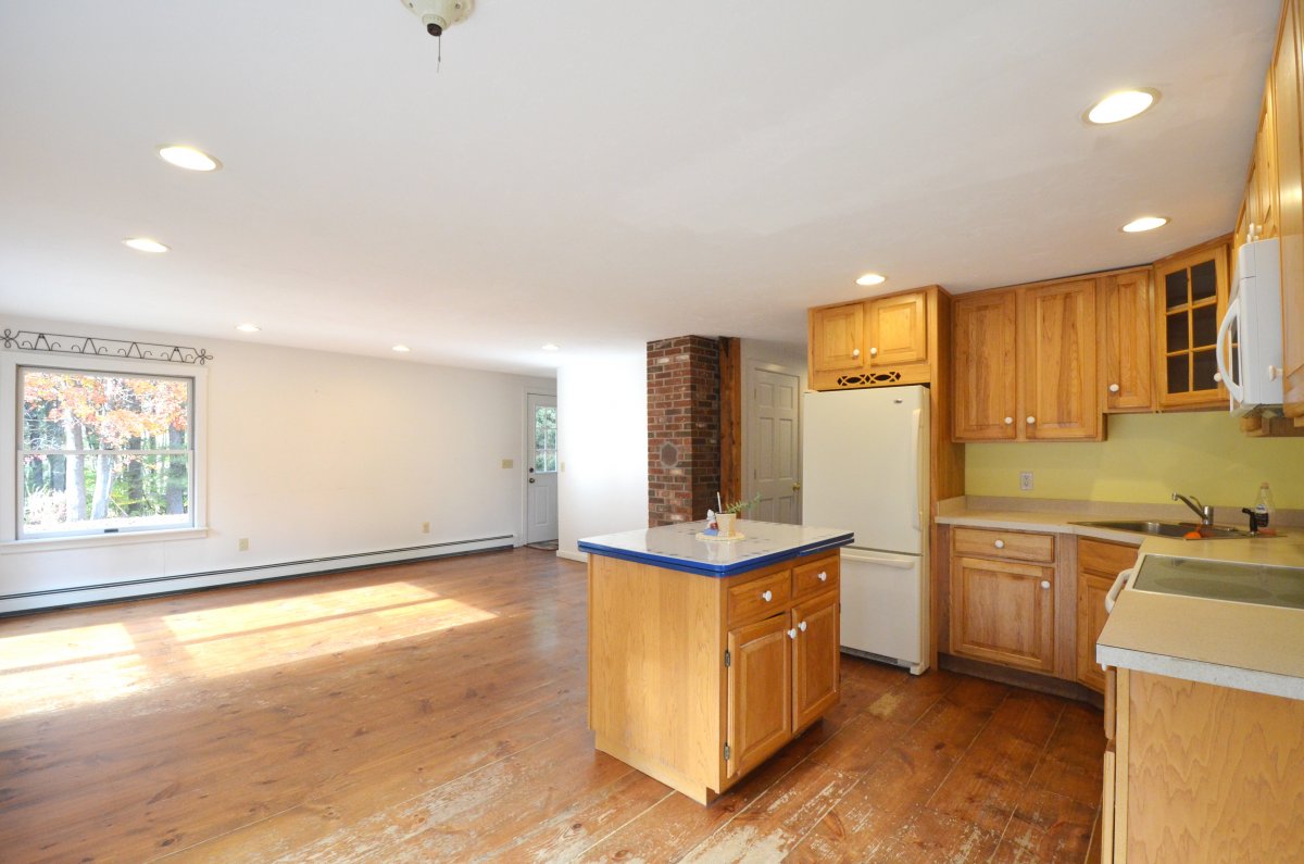 Virtual Tour of 230 Ellis Road, Westminster, Massachusetts 01473