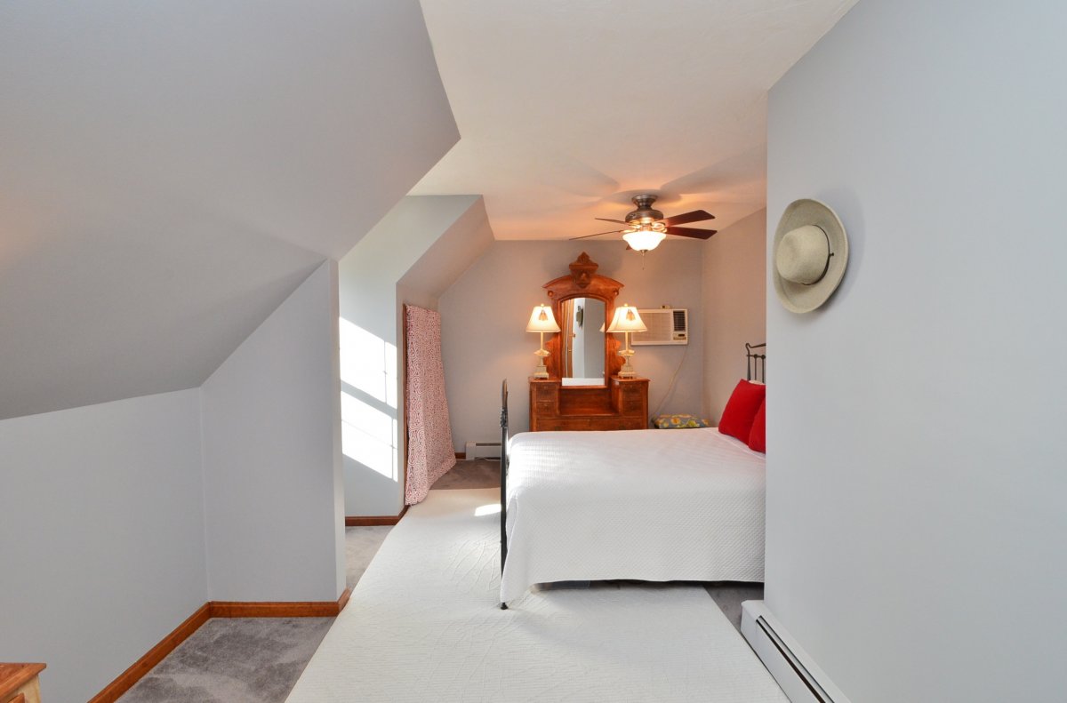 Virtual Tour of 69 Locust Street, Bellingham, Massachusetts 02019 Single Family Home TourVista