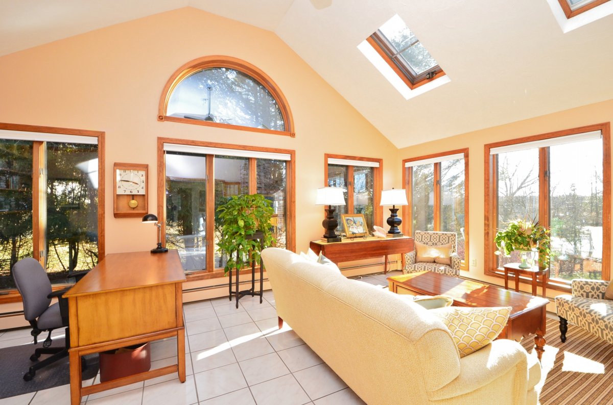 Virtual Tour of 69 Locust Street, Bellingham, Massachusetts 02019 Single Family Home TourVista