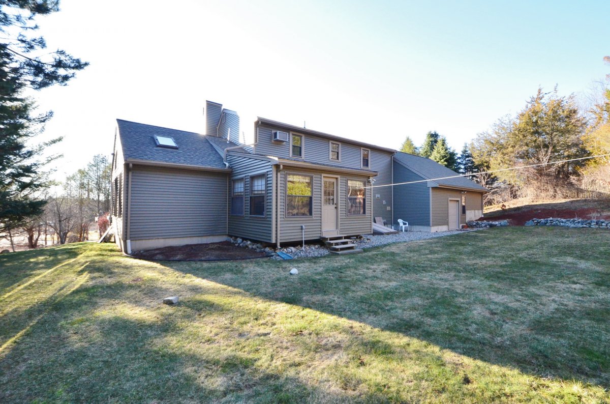 Virtual Tour of 69 Locust Street, Bellingham, Massachusetts 02019 Single Family Home TourVista