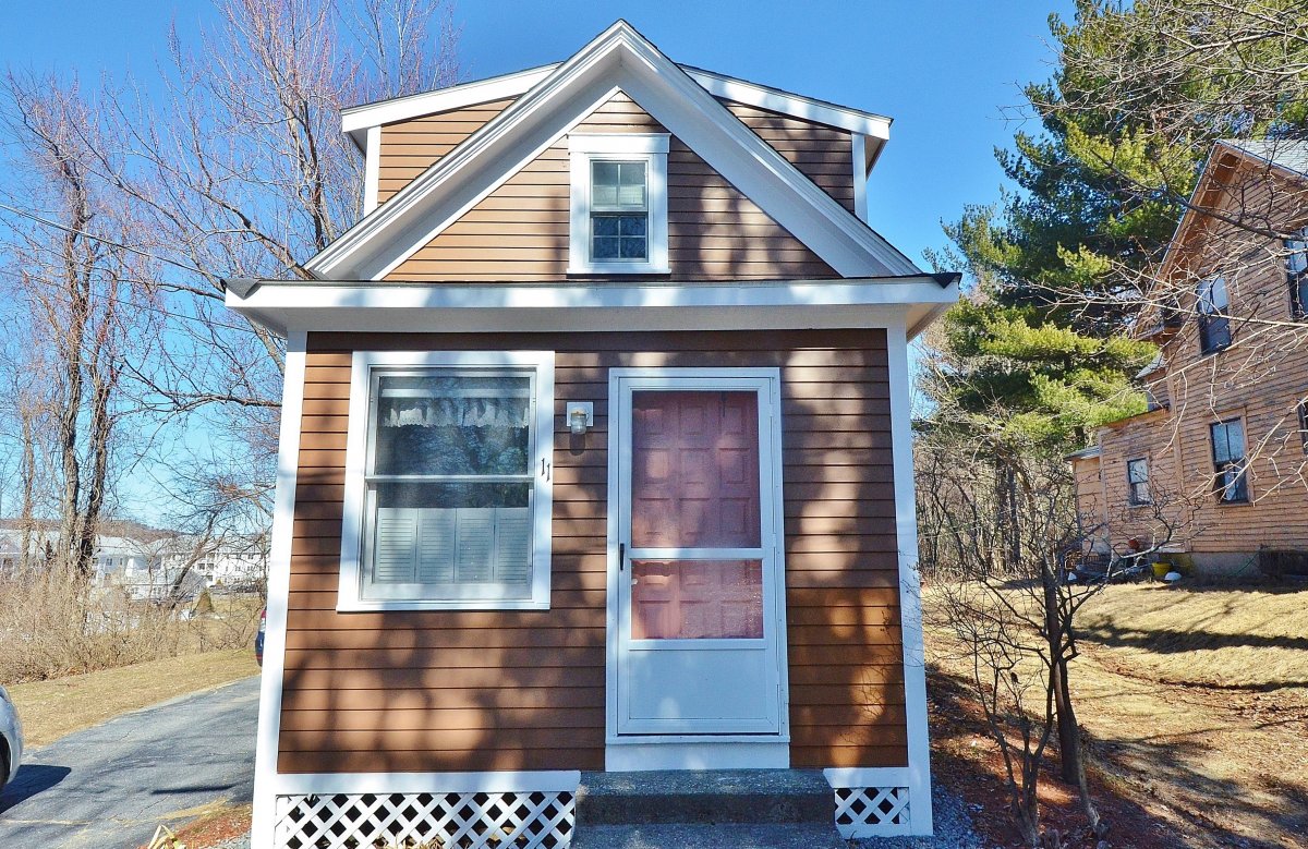 Virtual Tour of 11 East Street, Lunenburg, Massachusetts 01462 Single Family Home TourVista