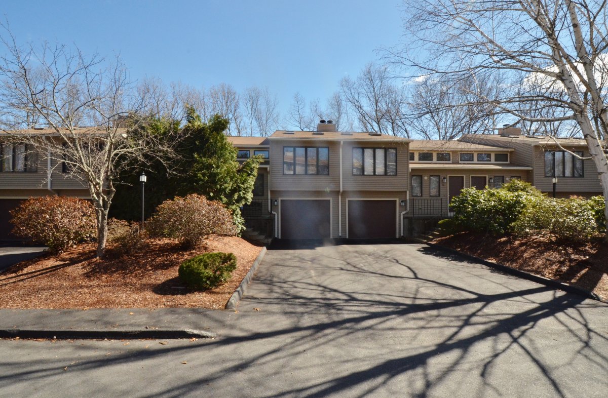 Virtual Tour of 88 Londonderry Road Unit 88, Grafton, Massachusetts 01519 Townhome TourVista
