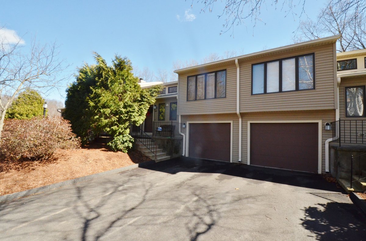 Virtual Tour of 88 Londonderry Road Unit 88, Grafton, Massachusetts 01519 Townhome TourVista