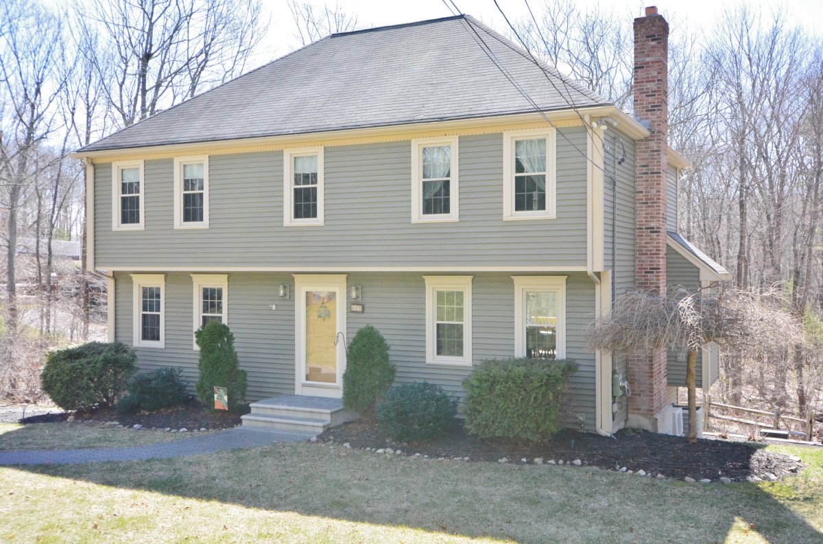 Virtual Tour of 11 Albee Road, Millville, Massachusetts 01529 Single Family Home TourVista