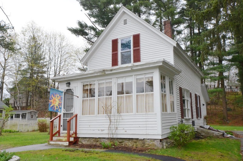Virtual Tour of 134 Edgewood Dr., Methuen, Massachusetts 01844 Single Family Home TourVista