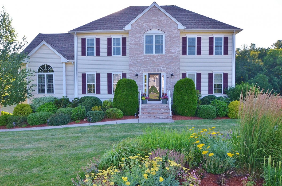 Virtual Tour of 64 Olivia Drive, Northbridge, Massachusetts 01534