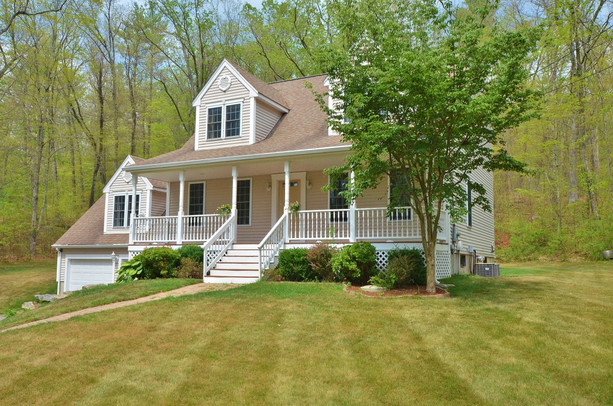 Virtual Tour of 210 Brookfield Road, Fiskdale, Massachusetts 01518