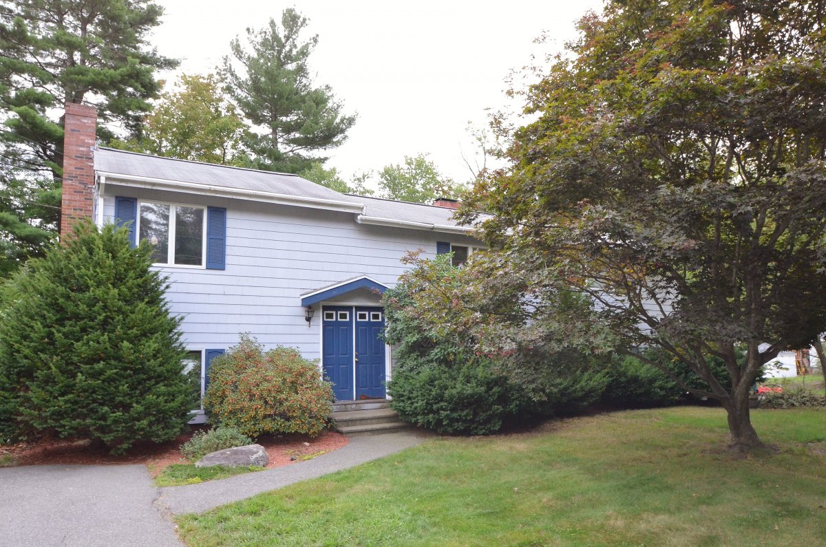 Virtual Tour of 20 Radcliffe Road, Billerica, Massachusetts 01821