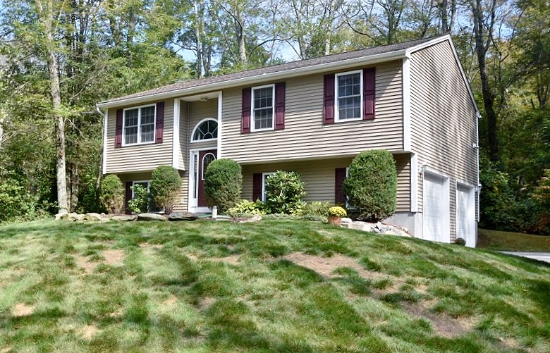 Virtual Tour of 130 Keach Pond Drive, Chepachet, Rhode Island 02814 Single Family Home TourVista