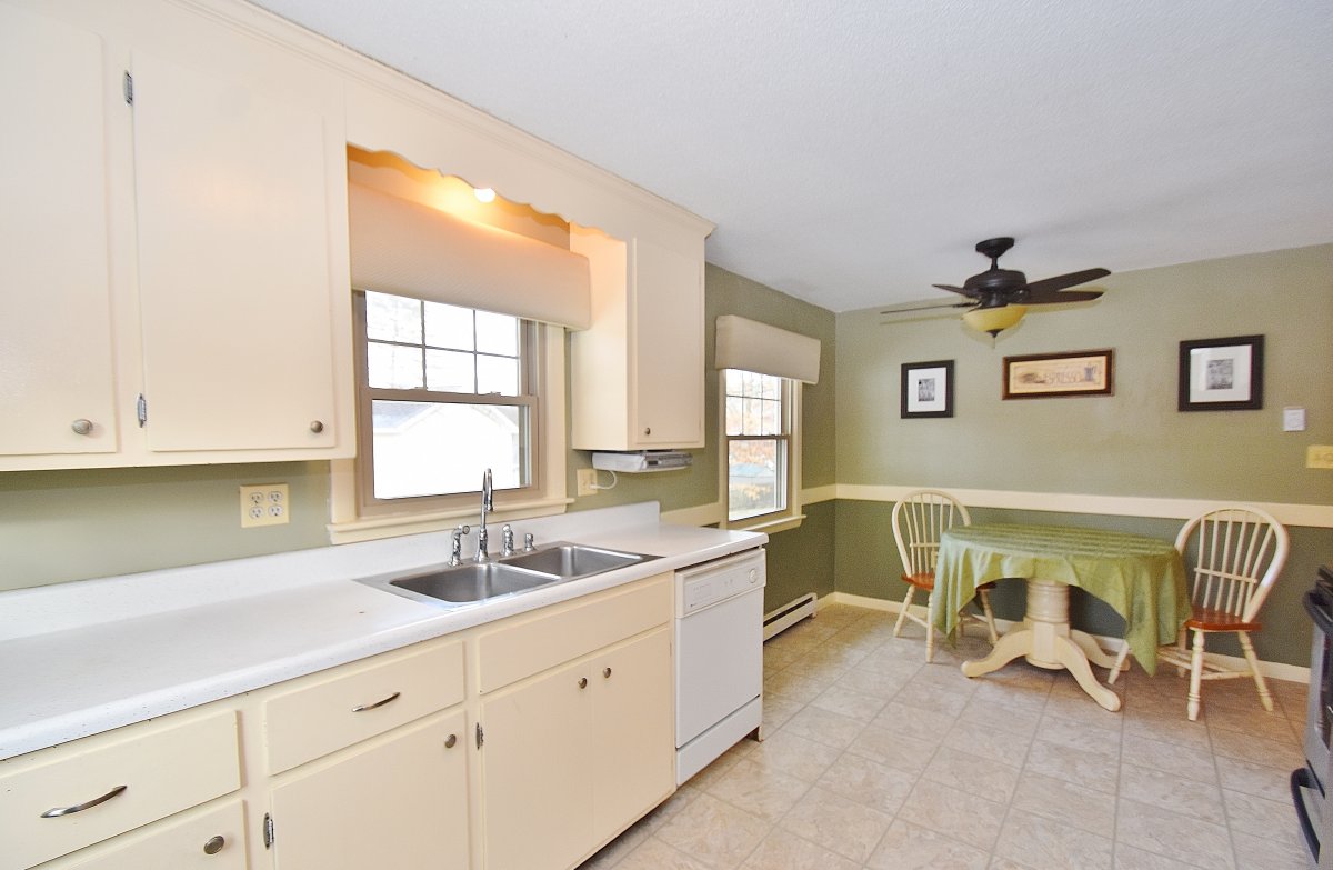 Virtual Tour of 9 Beaverbrook Road, Westford, Massachusetts 01886