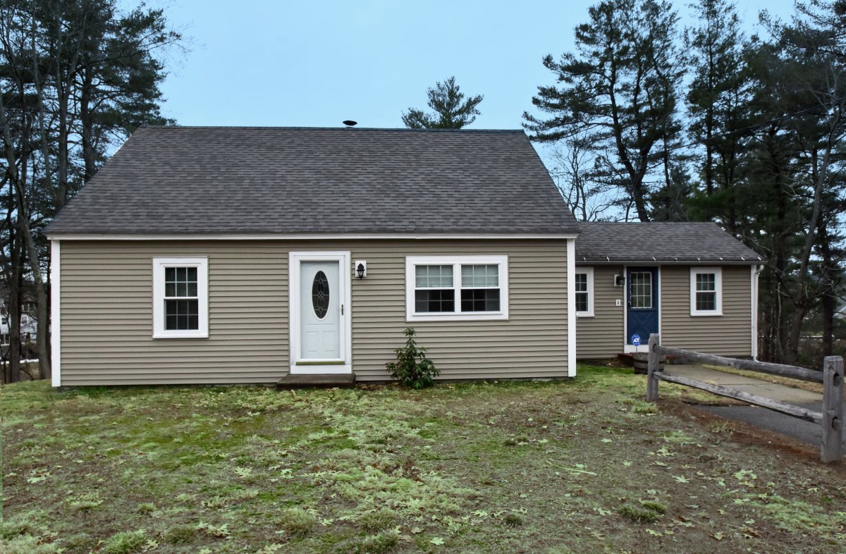 Virtual Tour of 43 Middle Dunstable Rd, Nashua, New Hampshire 03062 Single Family Home TourVista