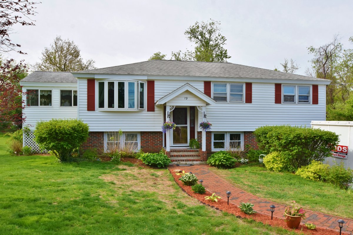 Virtual Tour of 19 Patricia Road, Billerica, Massachusetts 01821