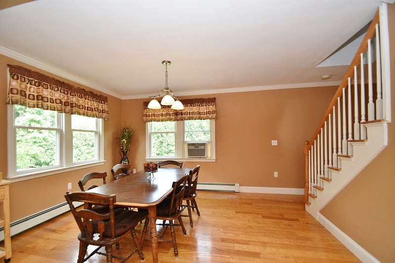 Virtual Tour of 147 Vineland Ave, East Longmeadow, Massachusetts 01028 Single Family Home
