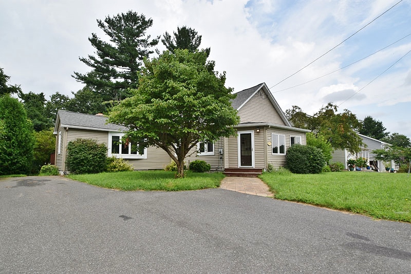 Virtual Tour of 147 Vineland Ave, East Longmeadow, Massachusetts 01028 Single Family Home