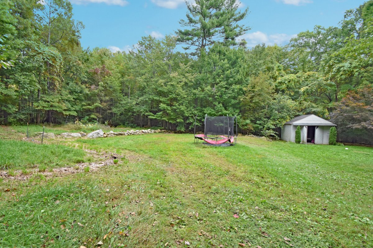 Virtual Tour of 61 Barker Hill Rd, Townsend, Massachusetts 01469