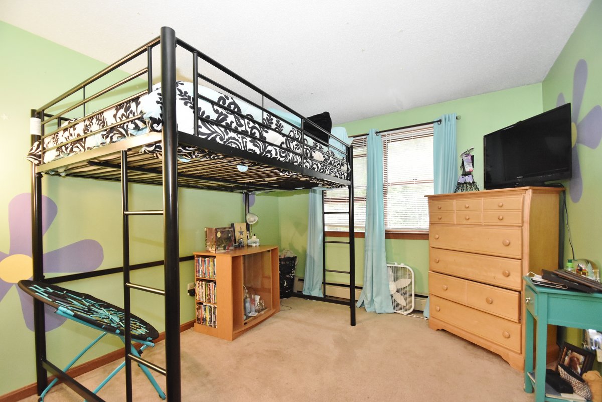 Virtual Tour of 61 Barker Hill Rd, Townsend, Massachusetts 01469