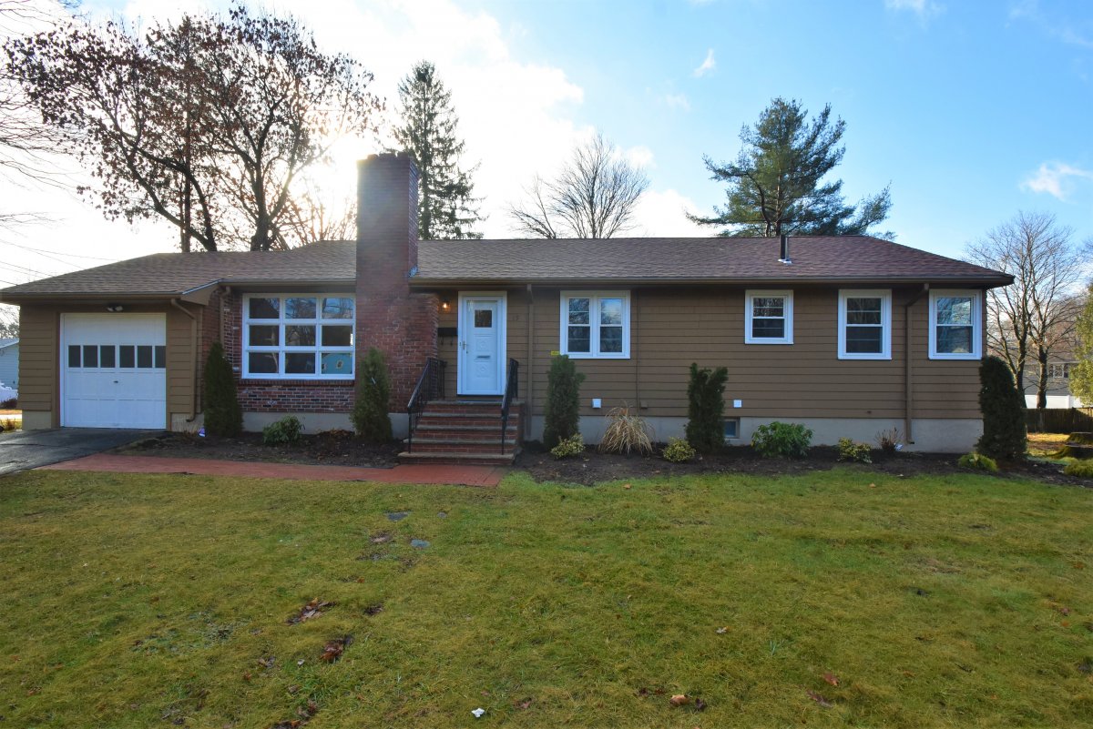 Virtual Tour of 19 Greenview Road, Stoneham, Massachusetts 02180