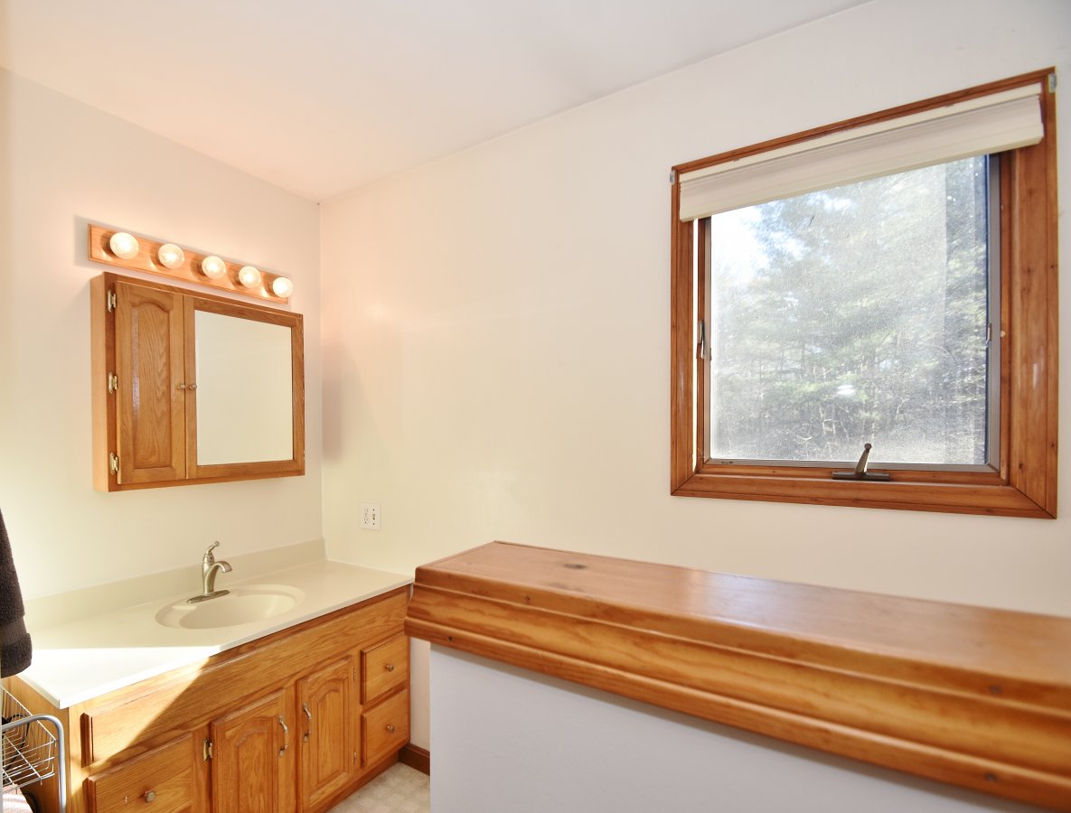 Virtual Tour of 69 Barker Hill Rd, Townsend, Massachusetts 01469