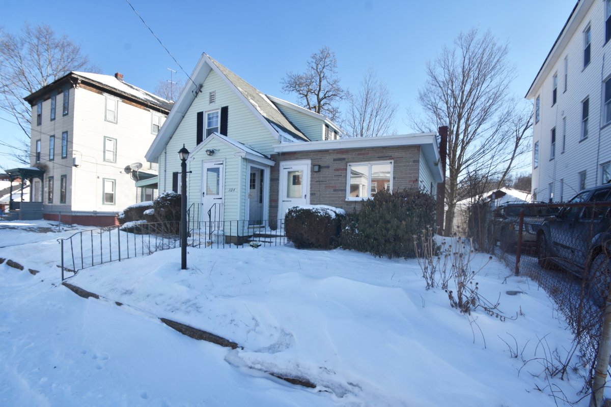 Virtual Tour of 104 Pleasant St, Gardner, Massachusetts 01440 Single