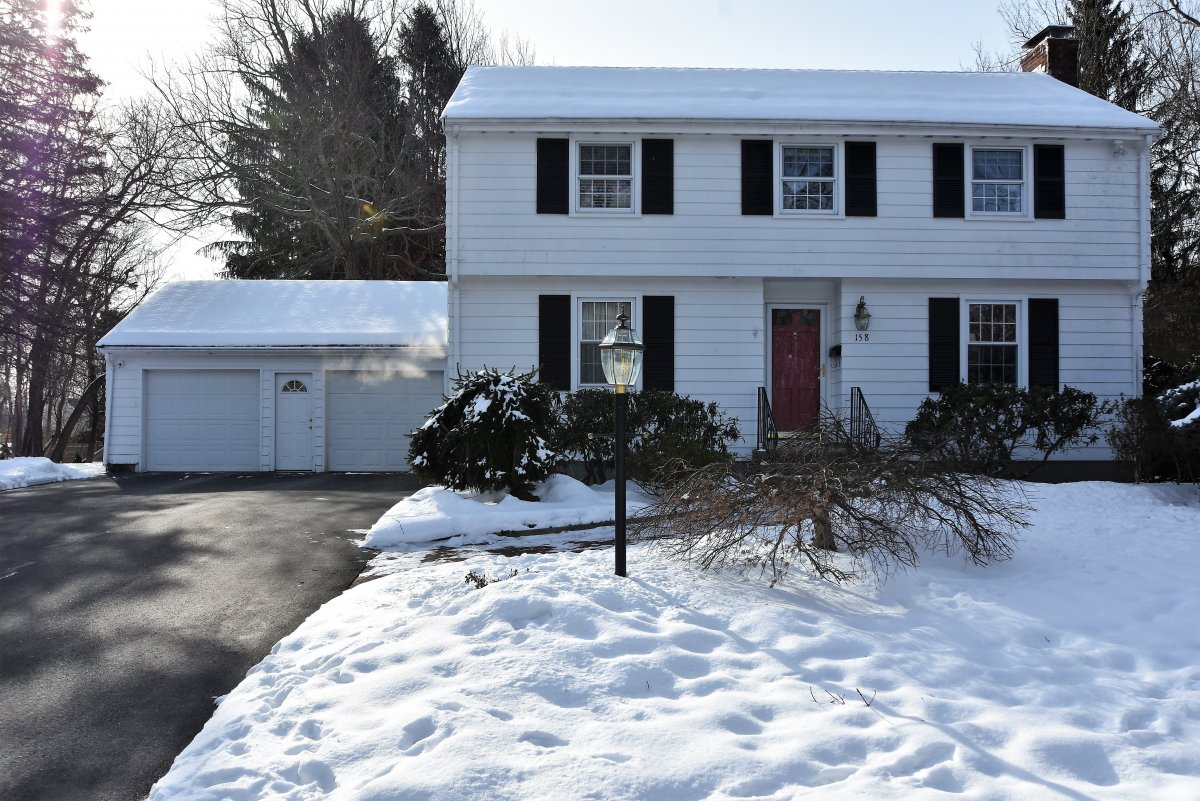 Virtual Tour of 158 Beechwood, Holden, Massachusetts 01520 Single Family Home TourVista