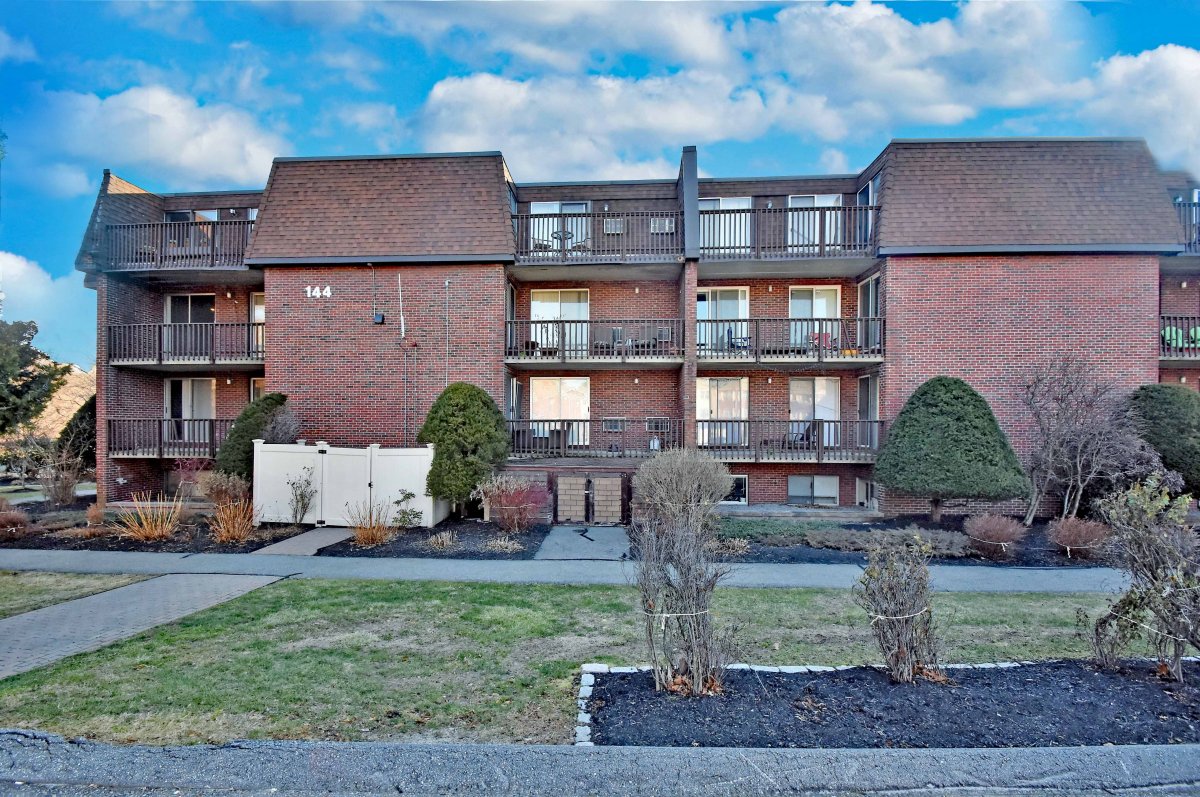 Virtual Tour of 144 Kenrick Street, Unit 13, Brighton, Massachusetts