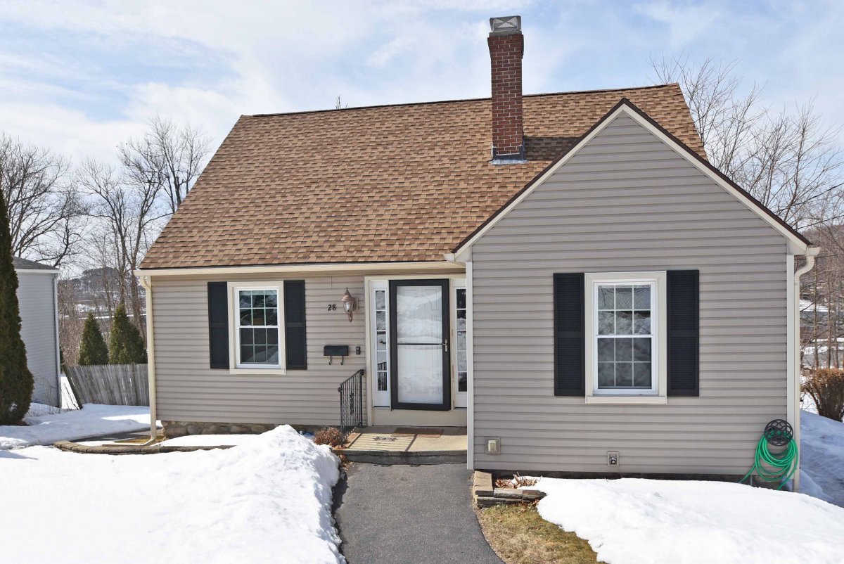 Virtual Tour of 28 Button Street, Worcester, Massachusetts 01606