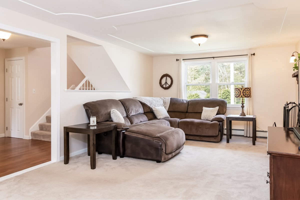 Virtual Tour of 36 Newton Avenue, Tewksbury, Massachusetts 01876