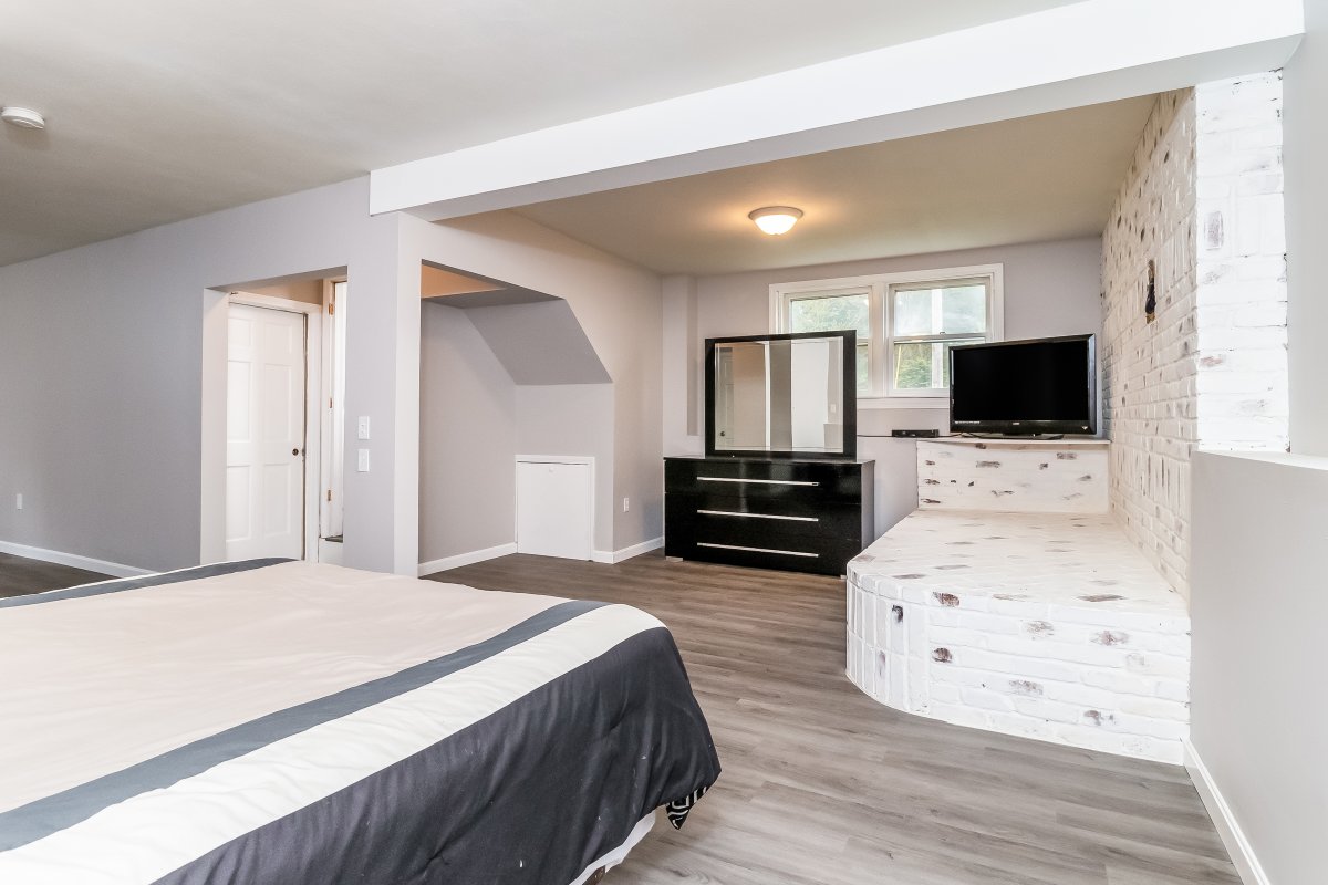 Virtual Tour of 36 Newton Avenue, Tewksbury, Massachusetts 01876