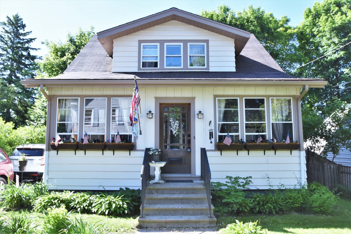 Virtual Tour of 1 Cleveland Street, Amesbury, Massachusetts 01913